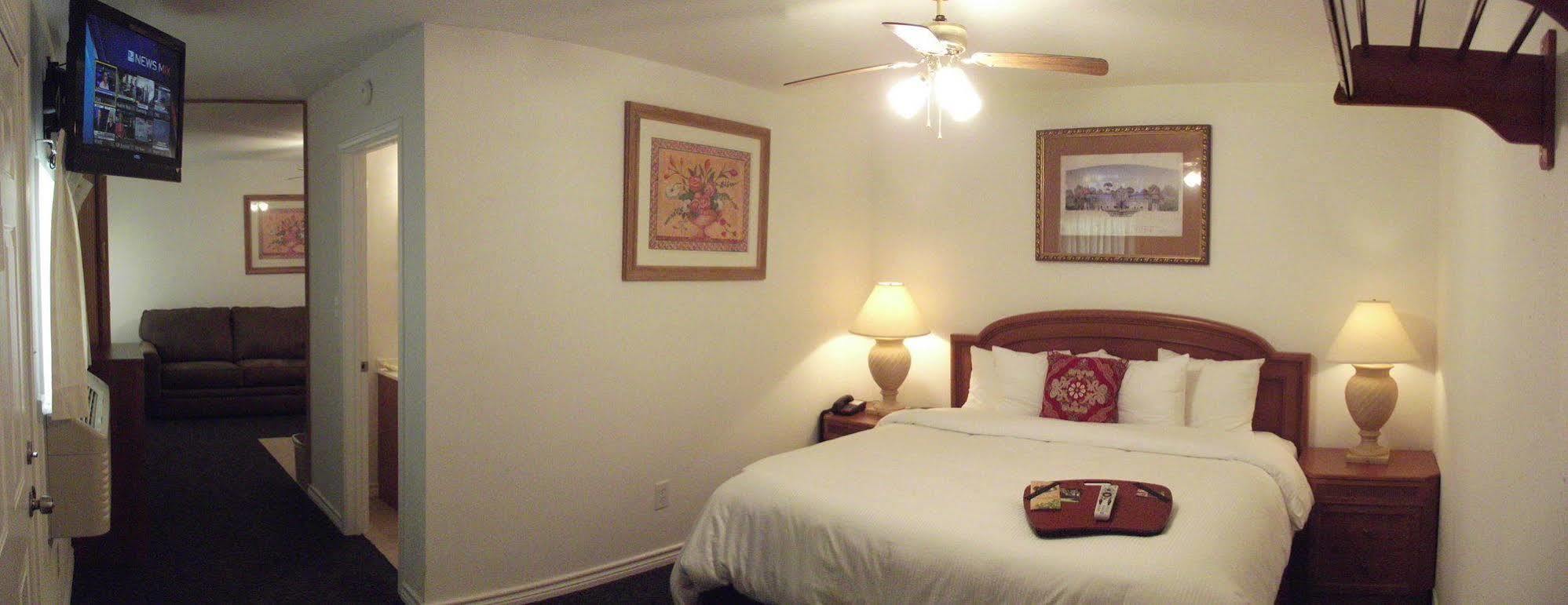 Hempstead Country Inn & Suites Екстер'єр фото